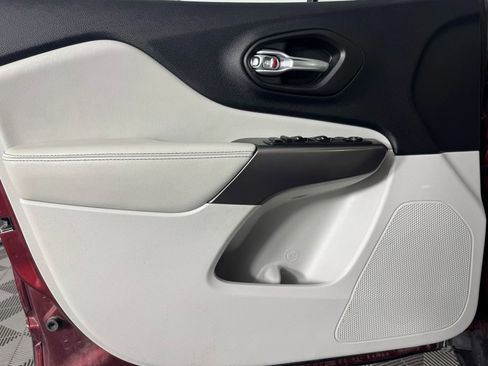 Used 2020 Jeep Cherokee Latitude Plus image 37