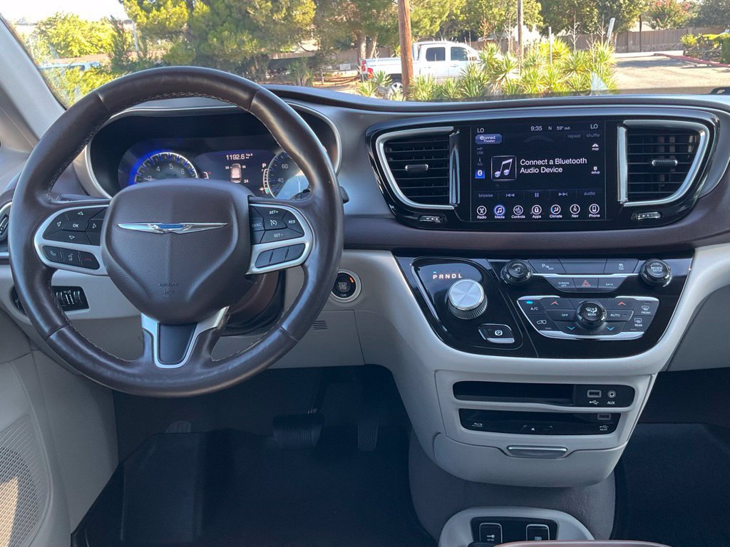 Used 2017 Chrysler Pacifica Touring-L Plus FWD image 27