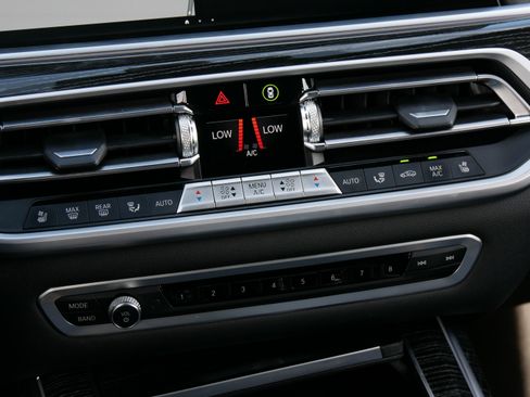 Used 2022 BMW X7 M50i AWD/4WD image 20