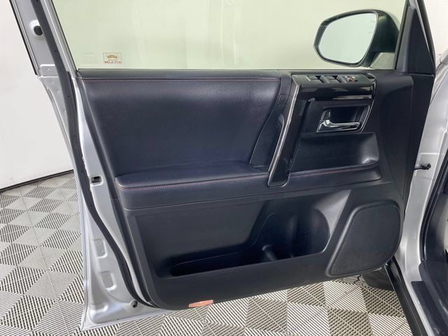 Used 2019 Toyota 4Runner TRD Off-Road AWD/4WD image 18