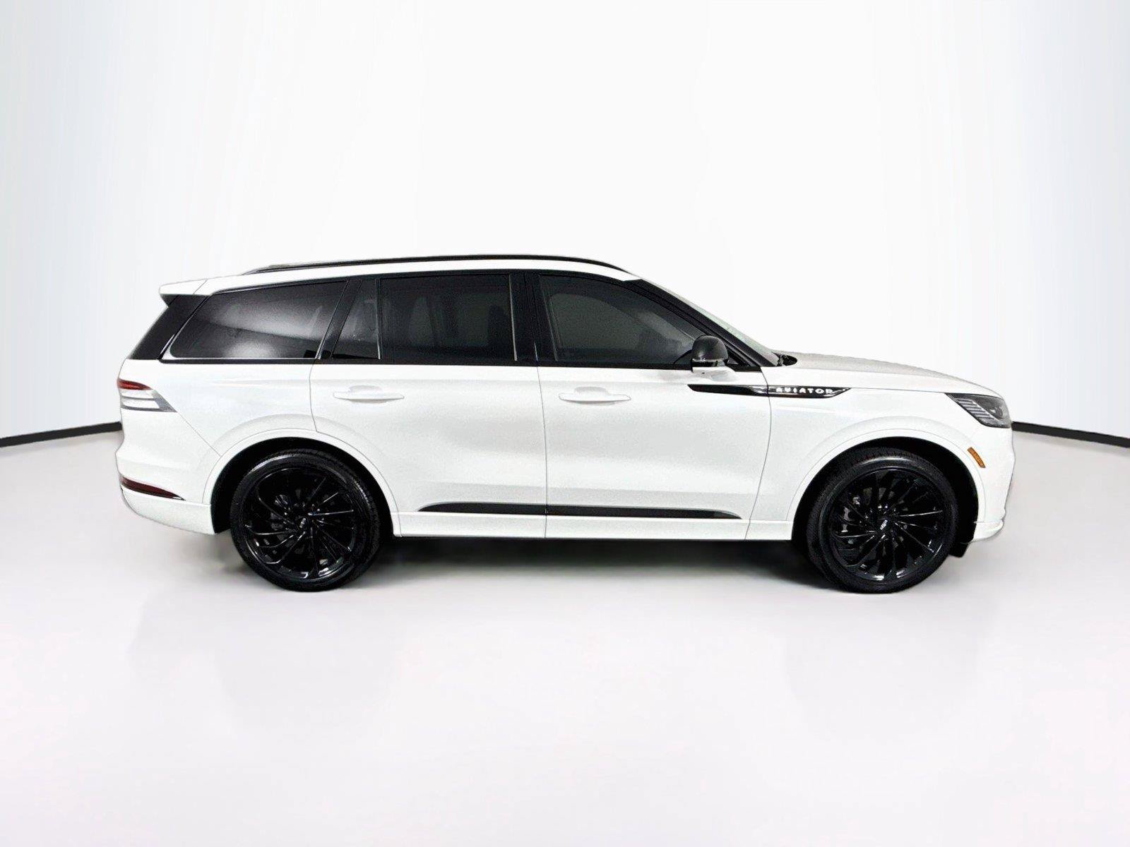 Used 2025 Lincoln Aviator Reserve w/ Equipment Group 201A AWD/4WD image 11