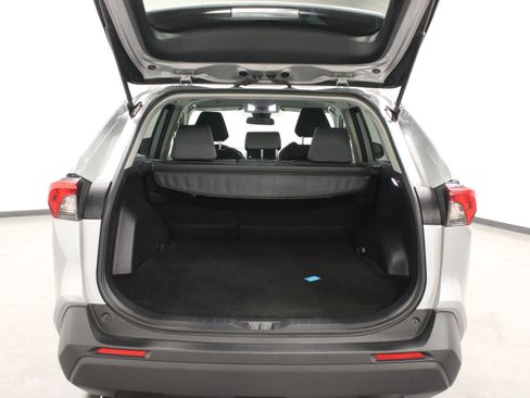 Used 2025 Toyota RAV4 XLE FWD image 12