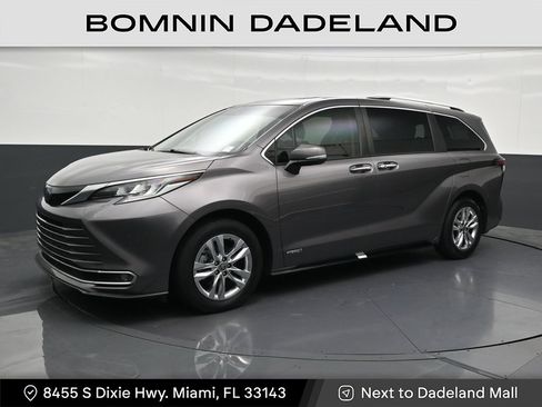Used 2021 Toyota Sienna Limited FWD image 1