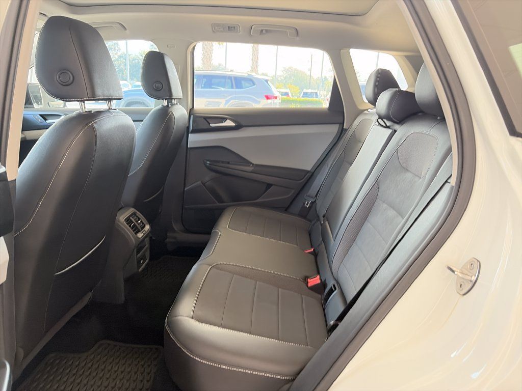 Certified 2023 Volkswagen Taos SE w/ Panoramic Sunroof Package FWD image 31
