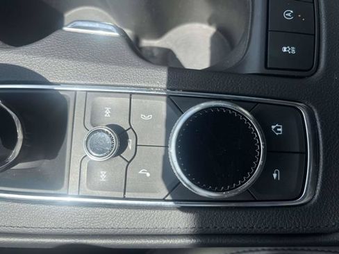 Used 2023 Cadillac XT4 Luxury w/ Cold Weather Package FWD image 32