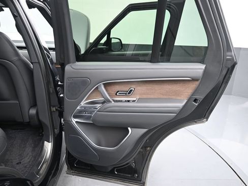 Used 2025 Land Rover Range Rover SE AWD/4WD image 12