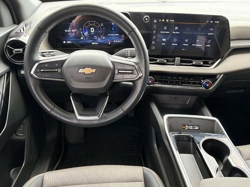 Used 2025 Chevrolet Equinox LT w/ Convenience Package II image 25