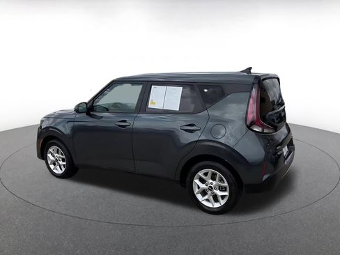 Used 2025 Kia Soul LX w/ LX Technology Package FWD image 10