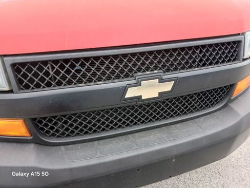 Used 2018 Chevrolet Express 3500 Extended w/ Driver Convenience Package RWD image 22