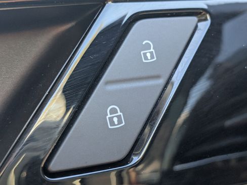 Used 2023 Volkswagen Taos S image 33