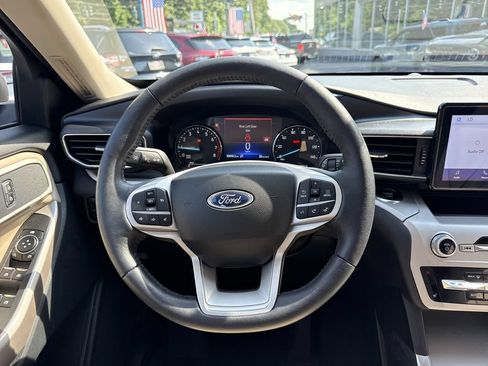 Used 2023 Ford Explorer XLT w/ Equipment Group 202A AWD/4WD image 15
