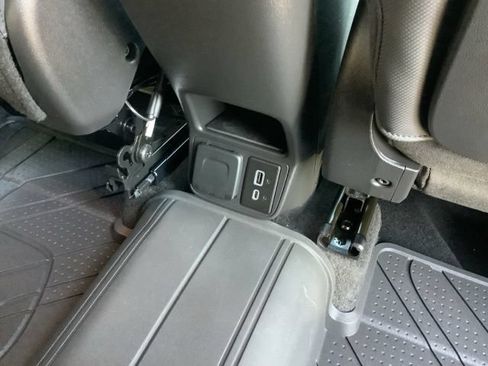 Used 2023 Chevrolet TrailBlazer RS w/ Sun and Liftgate Package AWD/4WD image 22