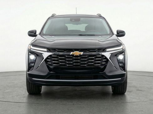 Used 2025 Chevrolet Trax LT w/ LT Convenience Package FWD image 2