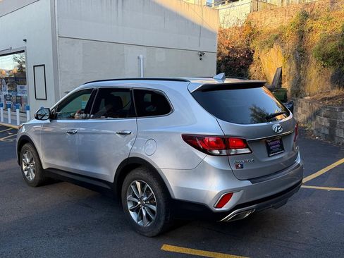 Used 2017 Hyundai Santa Fe SE image 8