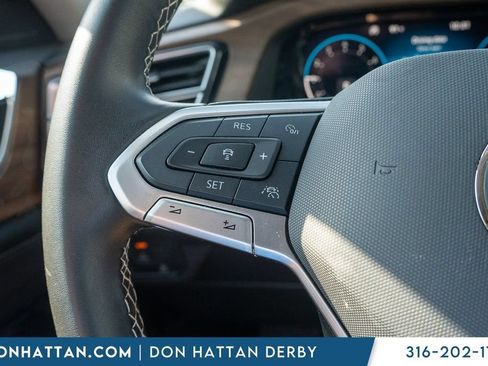 Used 2025 Volkswagen Atlas SE AWD/4WD image 11