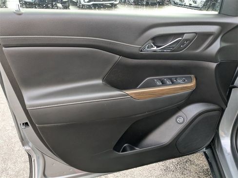 Certified 2023 GMC Acadia SLE w/ Driver Convenience Package image 10