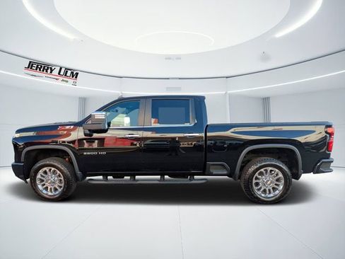 Used 2025 Chevrolet Silverado 2500 LT w/ Z71 Chrome Sport Edition image 4