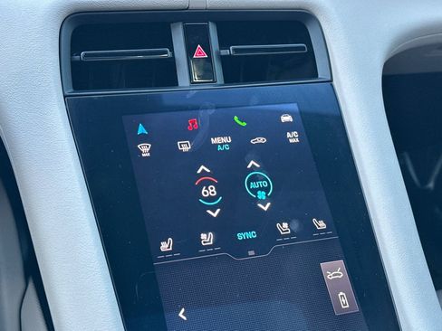 Used 2023 Porsche Taycan image 20