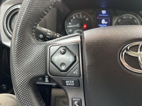 Used 2022 Toyota Tacoma TRD Off-Road image 22