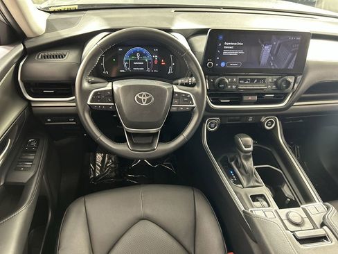 Used 2025 Toyota Grand Highlander AWD image 21