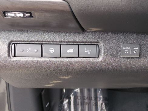 New 2026 Nissan Pathfinder Platinum w/ Accent Package FWD image 18