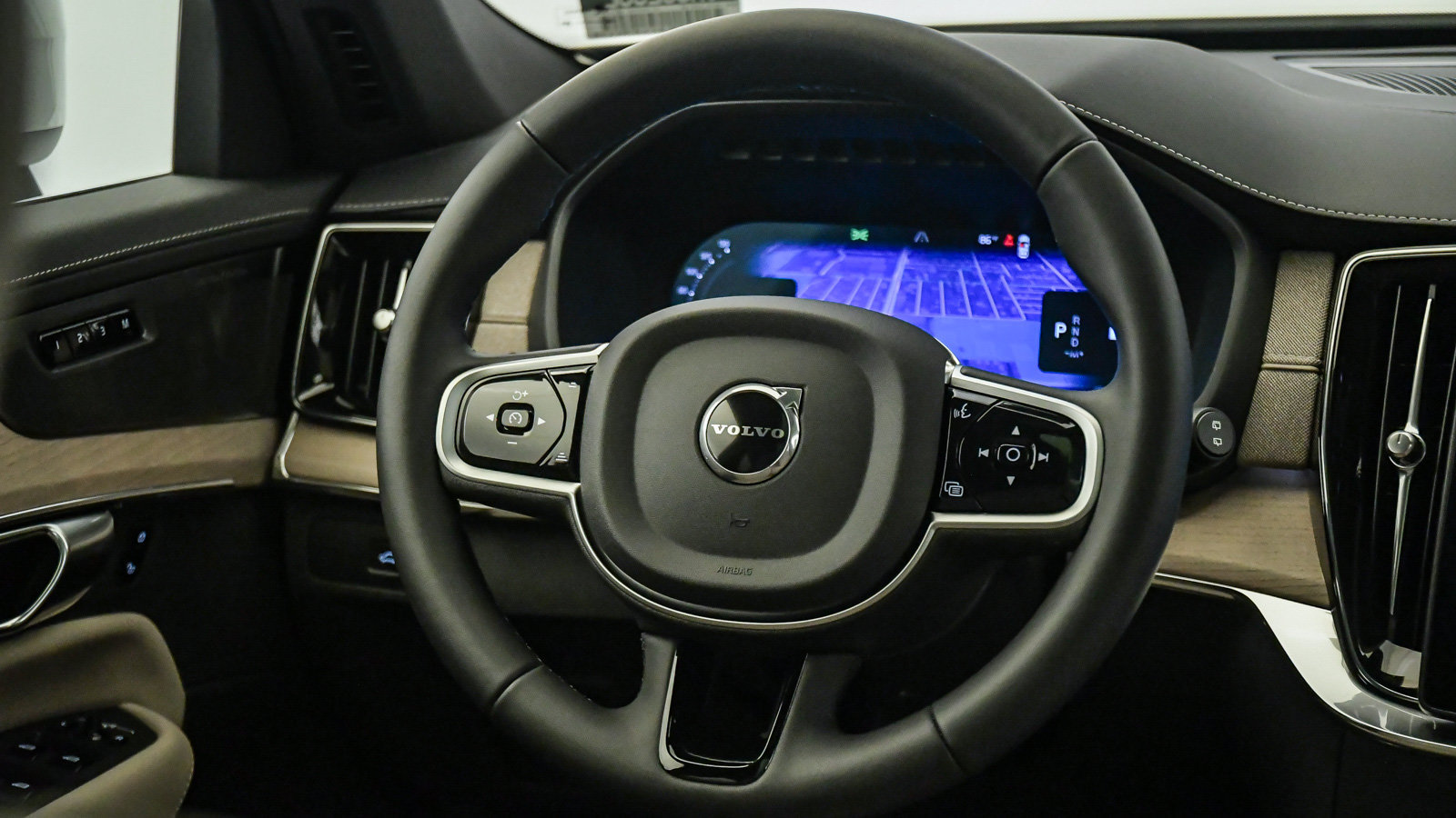 Used 2026 Volvo XC90 B6 Plus w/ Protection Package Premier AWD/4WD image 14