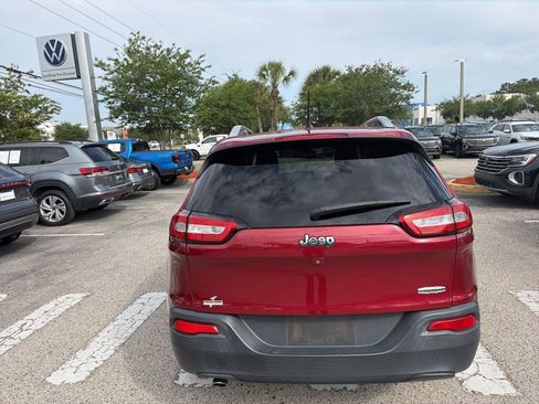 Used 2015 Jeep Cherokee Latitude FWD image 12