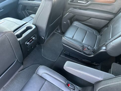 Used 2025 GMC Yukon Denali AWD/4WD image 12