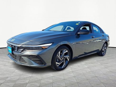 Used 2025 Hyundai Elantra Sport image 3