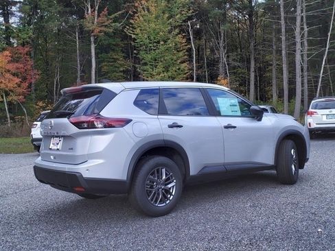 Used 2025 Nissan Rogue S image 2