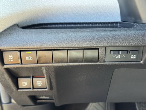 Used 2025 Toyota Sienna XLE FWD image 20