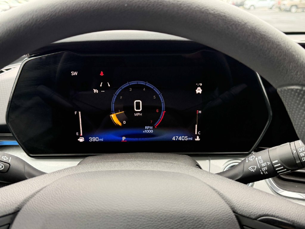 Used 2025 Chevrolet Trax LT FWD image 37