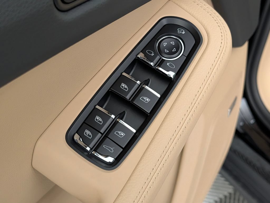 Certified 2026 Porsche Macan AWD/4WD image 27