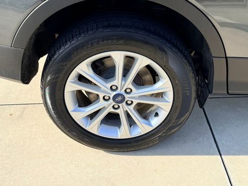 Used 2019 Ford Escape SEL image 13