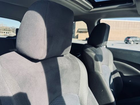 Used 2015 Nissan Juke SV w/ Cold Weather Package image 18