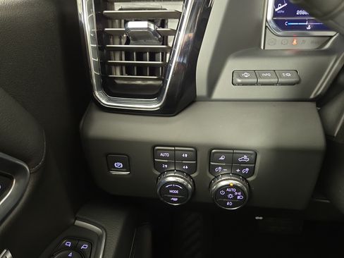 Used 2025 GMC Sierra 1500 Denali AWD/4WD image 29