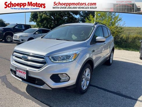Used 2017 Ford Escape SE w/ Equipment Group 201A AWD/4WD image 1