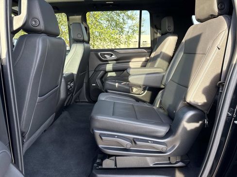 Used 2023 Chevrolet Suburban Z71 image 22