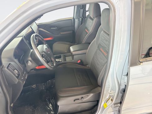 Used 2025 Nissan Frontier PRO-4X w/ Tow Package AWD/4WD image 11