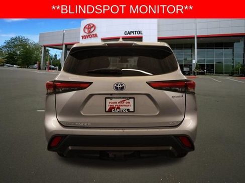 Used 2022 Toyota Highlander XLE AWD/4WD image 5