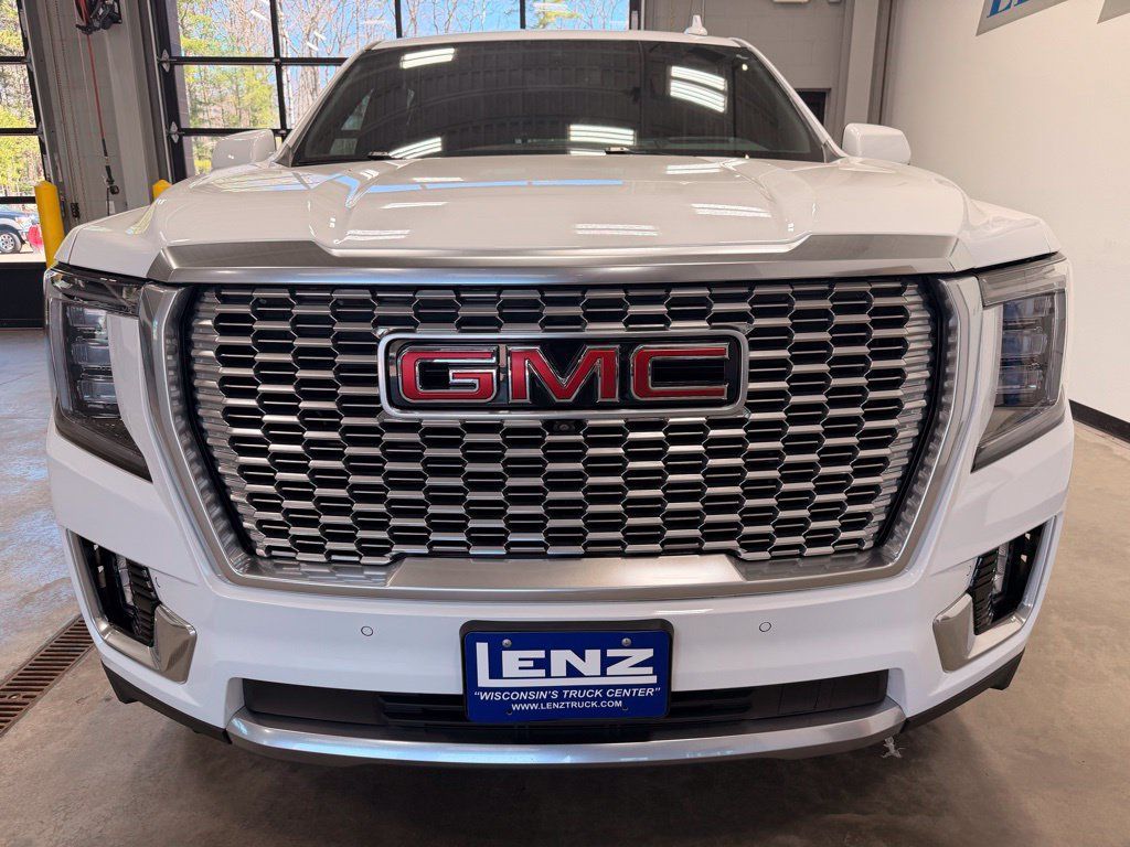 Used 2023 GMC Yukon Denali AWD/4WD image 3