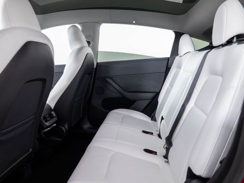 Used 2024 Tesla Model Y Performance image 18