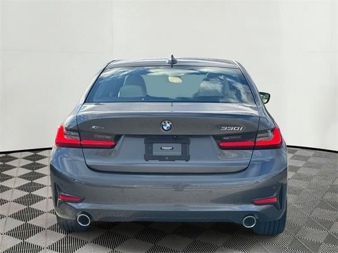 Used 2022 BMW 330i xDrive 330i xDrive w/ Driving Assistance Package image 9
