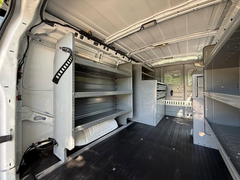 Used 2015 Chevrolet Express 2500 image 17