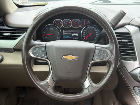 Used 2020 Chevrolet Suburban LT RWD image 25