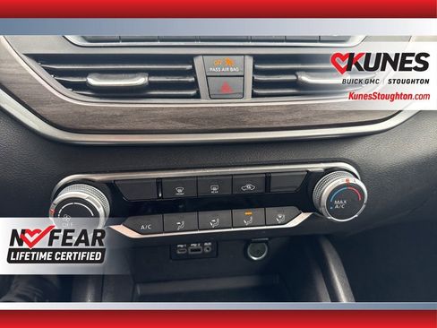 Used 2025 Nissan Altima 2.5 SV FWD image 24