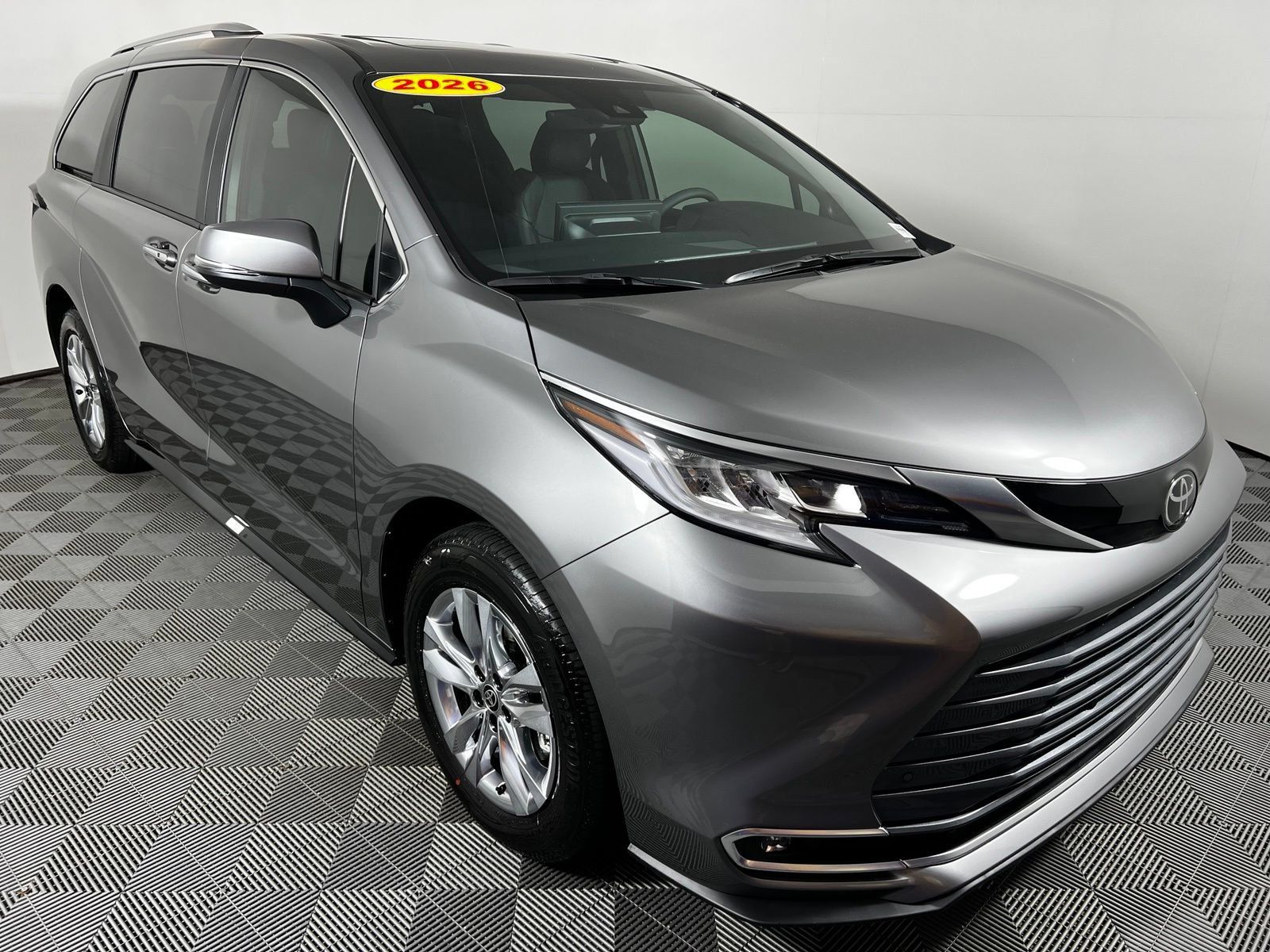 Used 2026 Toyota Sienna Limited FWD image 3