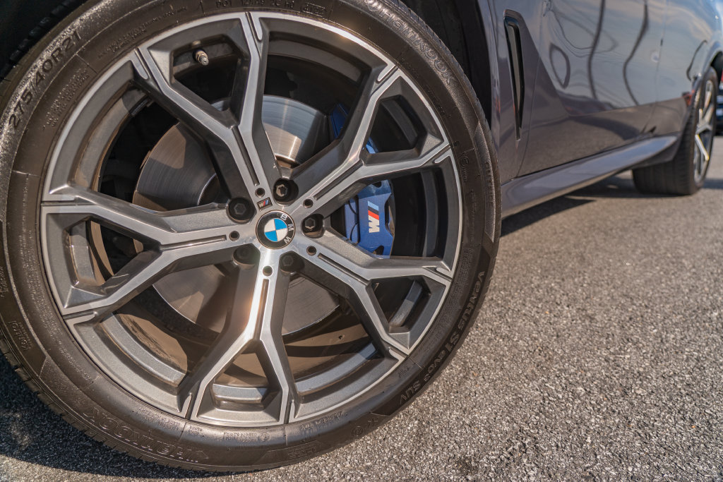 Used 2022 BMW X5 M50i w/ Premium Package AWD/4WD image 3