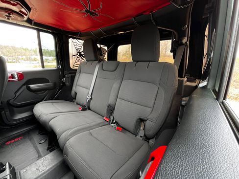 Used 2019 Jeep Wrangler Unlimited Sport S image 17