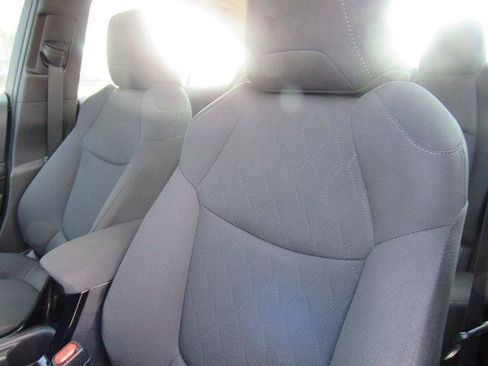 Used 2022 Toyota Corolla LE FWD image 15